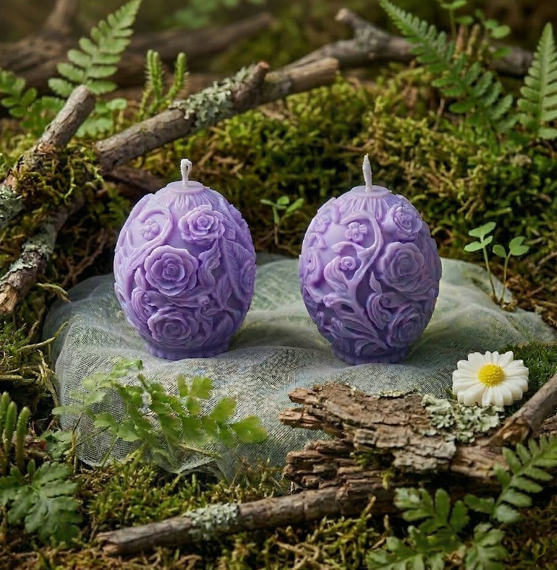 Velitas moradas de huevito de Pascua